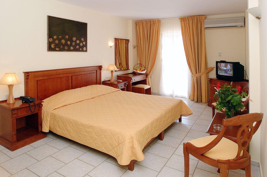 Alexander House Hotel Agia Pelagia Exteriör bild